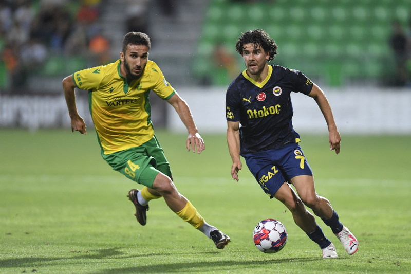 <p><b>BU SEZON RAKAMLARI</b></p><p>Fenerbahe'de tamamlanan sezonun ardndan Jorge Jesus greve devam etmezken, Ali Ko ynetiminin gittii teknik adam yine smail Kartal oldu. Kartal, ikinci dneminde olduu gibi nc dneminde de Ferdi'den vazgemedi. Sezon banda transfer edilen ve 'saha ii liderlii' ile dikkat eken Dusan Tadic ile sol kanatta iyi bir uyum yakalayan milli futbolcu, bu sezon kt 22 karlamada 2 gol, 3 asistlik performans ortaya koydu.</p>