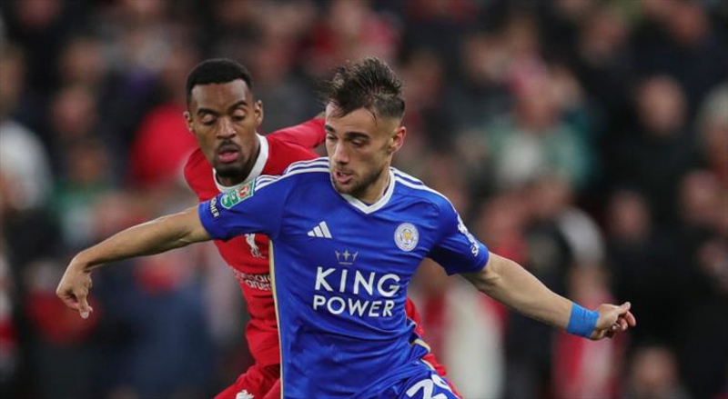 <p><b>AMPYONLUK VE PREMIER LG</b></p><p><b><br></b></p><p>Baarl futbolcu son olarak, 'Akas benim asl amacm Leicester'da ampiyon olmak ve Premier Lig'e ykselmek. Bunun gereklemesine yardmc olmak iin elimden geleni yapacam' dedi.</p>