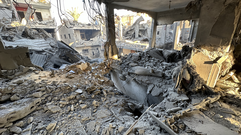 <p>Hamas'ın silahlı kanadı İzzeddin el-Kassam Tugayları, 'Filistinlilere ve başta Mescid-i Aksa olmak üzere kutsal değerlere yönelik sürekli ihlallere karşılık verme' gerekçesiyle İsrail'e 7 Ekim'de kapsamlı saldırı düzenledi.</p>