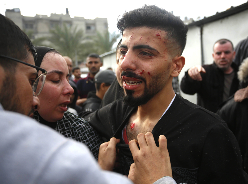 <p>Gazze'de silah zoruyla abluka altında yerinden edilen 1,9 milyon Filistinli, barınma, gıda, temiz su, ilaç ve sağlık hizmetlerinden yoksun şekilde yaşam mücadelesi veriyor.</p>