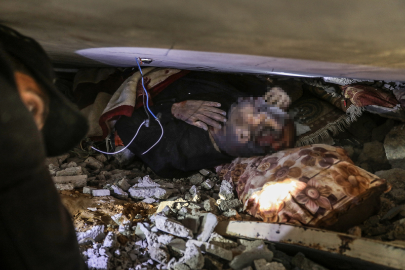 <p>Çatışmalara 24 Kasım'da 4 günlüğüne verilen ve daha sonra 3 gün daha uzatılan 'insani arada' 81 İsrailli ve 240 Filistinli esir karşılıklı serbest bırakıldı. Öte yandan İsrail, binlerce Filistinliyi alıkoyup hapsetmeye devam etti.</p>