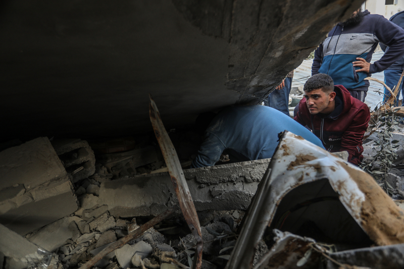 <p>İşgal altındaki Batı Şeria ve Kudüs'te de İsrail güçleri ve yasa dışı Yahudi yerleşimcilerin saldırılarında 297 Filistinli hayatını kaybetti.</p>
