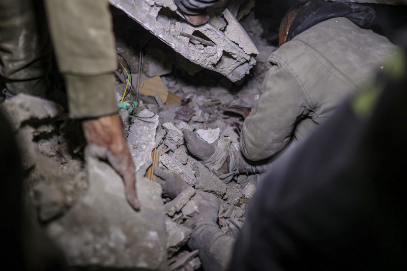 <p>İşgal altındaki Batı Şeria ve Kudüs'te de İsrail güçleri ve yasa dışı Yahudi yerleşimcilerin saldırılarında 301 Filistinli hayatını kaybetti.</p>