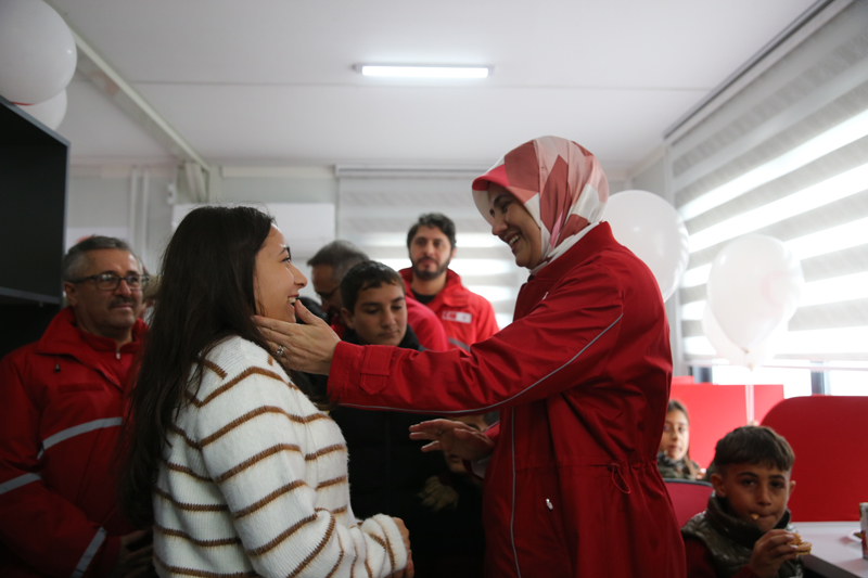 <p>Ktphanenin deprem blgesindeki nemine deinen Ylmaz, yle devam etti:</p>