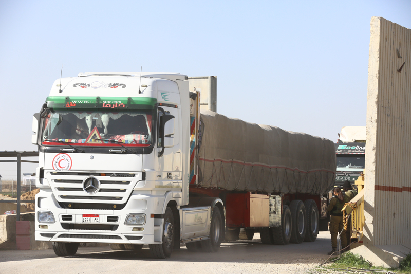 <p>Gazze'ye Birlemi Milletler (BM) araclyla gnlk 4 tanker akaryakt, 2 tanker mutfaklk doal gaz girdiini ve srail'in Gazze iindeki baz altyapy ina ettiini ne sren Tetro, u ifadeleri kulland:</p>