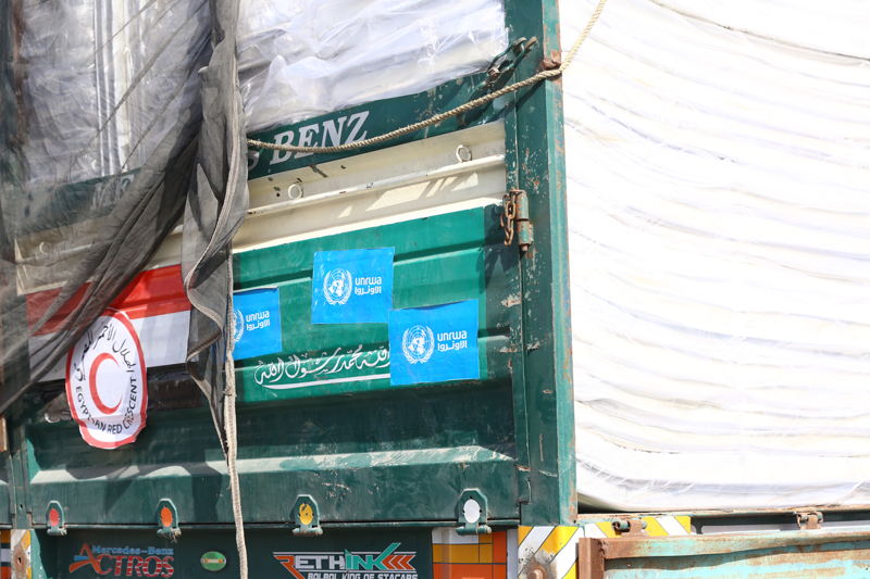 <p>Tetro, AA muhabirine verdii demete ise 'srail'in, Gazze'ye giren insani yardm artrmak iin altn ve uluslararas yardm kurulularyla birlikte giren yardmlarn tm Gazze eridi'ne datldn' iddia etti.</p>