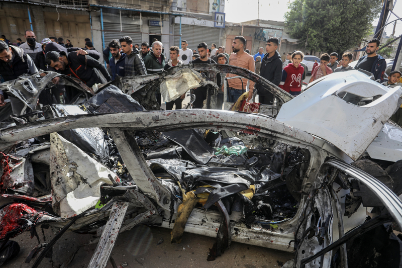 <p>İsrail bombardımanında Han Yunus'un merkezinde 3, kentin doğusundaki Absan beldesinde 2 Filistinli öldürüldü.</p>