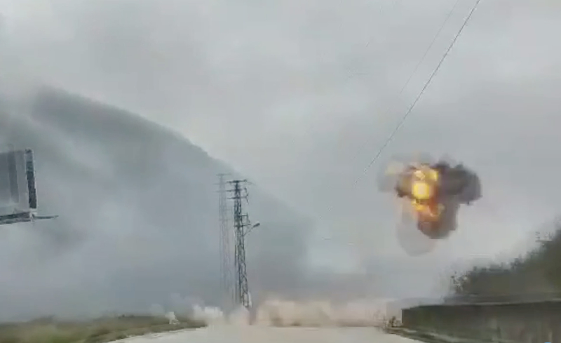 <p>L�bnan resmi ajans� NNA'da yer alan habere g�re �srail sava� u�aklar�, Hardali Vadisi'ndeki L�bnan ordusu ve Birle�mi� Milletler Ge�ici Bar�� G�c�'n�n (UNIFIL) kontrol noktas� yak�n�na 3 sald�r� d�zenledi.</p>