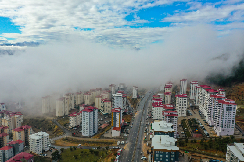<p>Ulamda herhangi bir aksaklk yaanmazken gr mesafesinin azald blgelerde srcler dikkatli ilerliyor.</p>