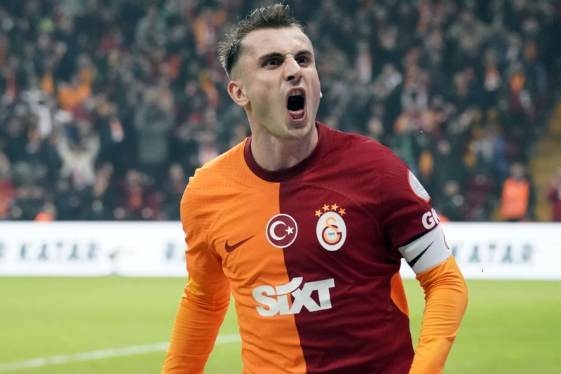 <p><b>KEREM AKTRKOLU</b></p><p>Galatasaray'da zaman zaman eletirilen ancak Okan Buruk'un vazgemedii isimlerden biri olan Kerem Aktrkolu da takmnn nemli hcum ayaklarndan biri olacak. Son 2 sezonda Fenerbahe'ye gol atan Kerem, Kadky'de kendisine yarataca anslar ve Mauro Icardi'ye verecei paslarla derbide ne kmas muhtemel oyunculardan biri.</p>