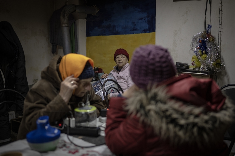 <p>Gidecek yerleri olmadığı için eşiyle şehirde kalmaya karar verdiklerini kaydeden Genna, gitmek isteyenler için bölgeden sivil tahliye sürecinin devam ettiğini bildirdi.</p>