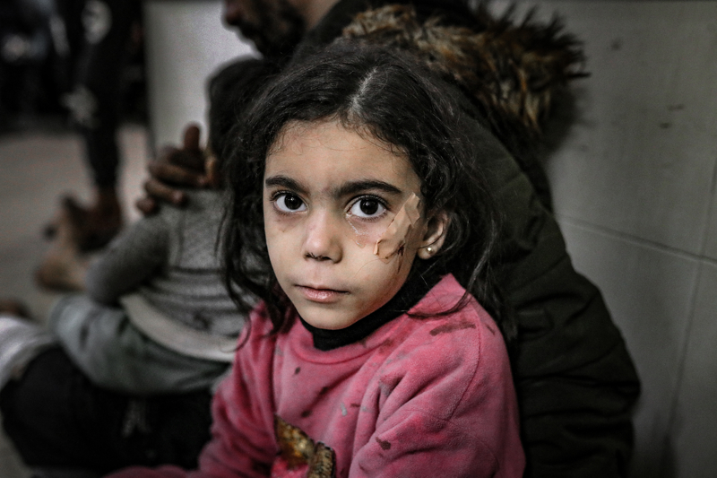 <p>�srail g��lerinin 101 sa�l�k �al��an� ve 9 gazeteciyi al�koydu�u belirtilen a��klamada, 2,3 milyon n�fuslu Gazze �eridi'nde 1,8 milyon ki�inin yerinden edildi�inin alt� �izildi.</p>