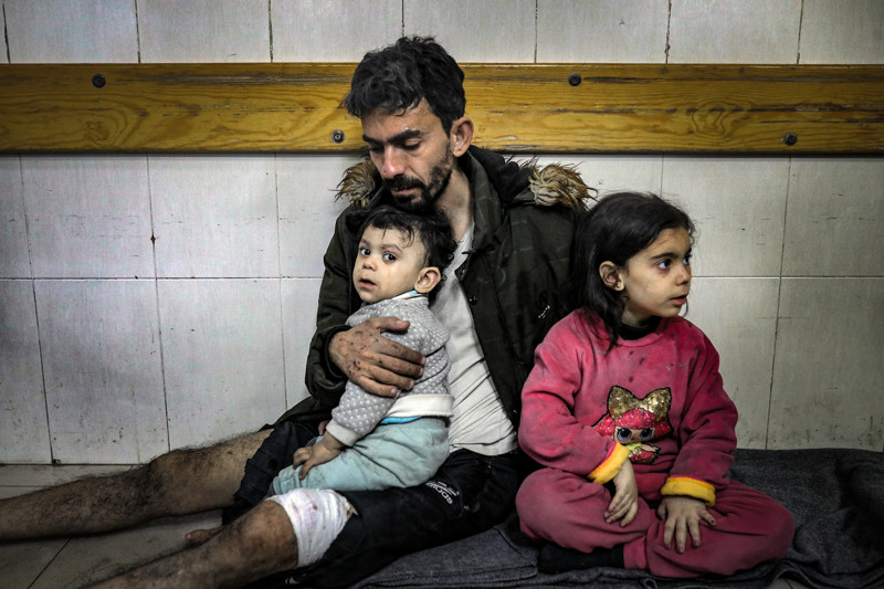 <p>Yerinden edilen Filistinlilerin kald��� kalabal�k merkezlerdeki duruma i�aret edilen a��klamada, yerinden edilme sonucu 355 bin bula��c� hastal��� vakas�n�n tespit edildi�i kaydedildi.</p>