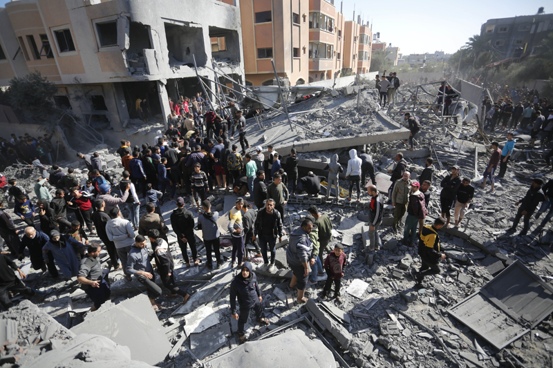<p>Hamas'ın silahlı kanadı İzzeddin el-Kassam Tugayları, 'Filistinlilere ve başta Mescid-i Aksa olmak üzere kutsal değerlere yönelik sürekli ihlallere karşılık verme' gerekçesiyle İsrail'e 7 Ekim'de kapsamlı saldırı düzenledi.</p>