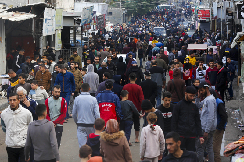 <p>Çatışmalara 24 Kasım'da 4 günlüğüne verilen ve daha sonra 3 gün daha uzatılan 'insani arada' 81 İsrailli ve 240 Filistinli esir karşılıklı serbest bırakıldı. Öte yandan İsrail, binlerce Filistinliyi alıkoyup hapsetmeye devam etti.</p>