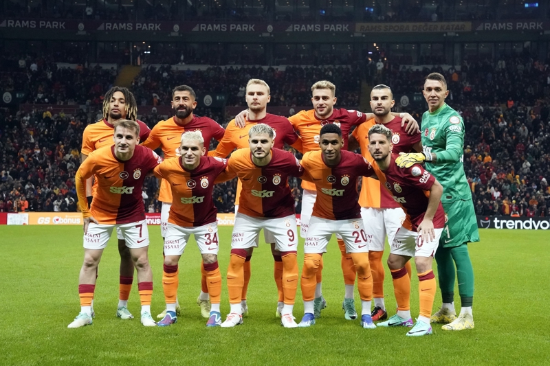 <p><b>OKAN BURUK FARKI</b></p><p>Sarı kırmızılı takımın çalıştırıcısı kendine olan güveni ve oyun aklıyla kulübede fark yaratabilir. İşler yolunda gitmediğinde küçük dokunuşlarla takımını hareketlendirdiğini daha önceki maçlarda görmüştük.</p>