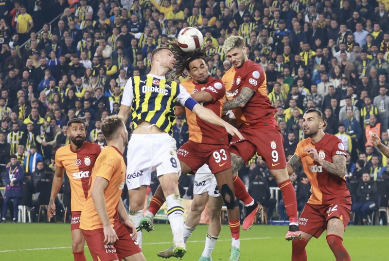 <p><b>FİNALLERİN TAKIMI</b></p><p>İki ezeli rakip daha önce Süper Kupa'da 3 kez karşılaştı. Sarı-Kırmızılılar 2012 ve 2013'teki maçları kazanırken, 2014'teki mücadele ise golsüz sona erdi ve Sarı- Lacivertliler penaltı atışlarıyla kupaya uzandı. Süper Kupa'da 2-1 önde olan Aslan, 2012'deki Süper Final'de de ezeli rakibinin sahasında lig şampiyonluğuna ulaşmanın gururunu yaşadı</p>