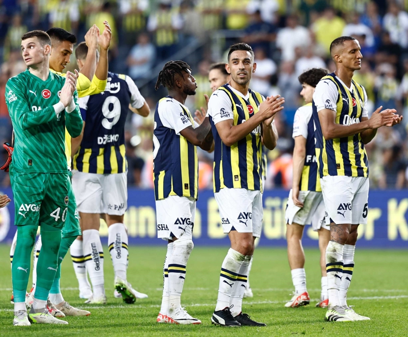 <p>Sper Lig'de devreyi lider kapatan Fenerbahe, devre arasnda yapmay planlad takviyeler iin kadrosundaki baz yabanc oyuncular ile yollarn ayrma karar ald.</p>