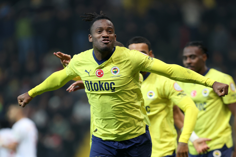 <p><b>1. MICHY BATSHUAYI</b></p><p>Fazla forma ans bulamad iin mutsuz olan Michy Batshuayi ayrlmak istiyor. Avrupa ampiyonas'nda Belika formasyla EURO 2024'te forma giymeyi hedefleyen golc futbolcu, iyi bir teklif almas halinde ayrlmay planladn ynetime bildirdi.</p>