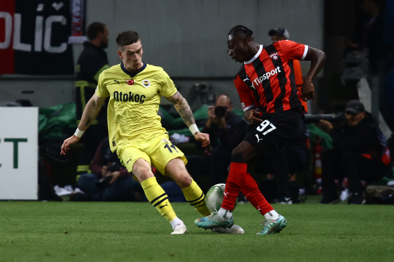 <p>27 yandaki sol kanat oyuncusunu Hull City ile birlikte baz Championship takmlar kiralk olarak kadrosuna katmak istiyor. </p>