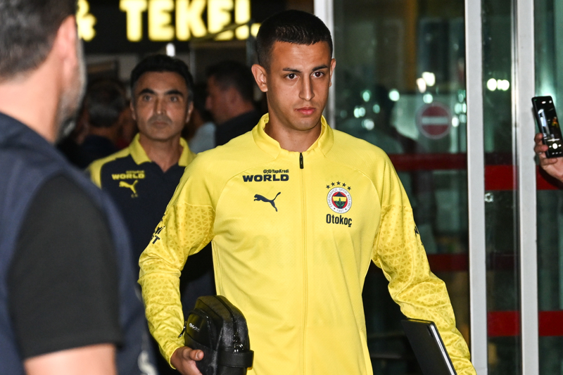 <p><b>6. BARTU ELMAZ</b></p><p>Fenerbahe'nin sezon banda Marsilya'dan 1.5 milyon Euro'ya transfer ettii Bartu Elmaz, forma giymek istiyor. Orta sahaya bir takviye daha yapacak olan sar-lacivertlilerde gen oyuncu iyice geri plana decek. Daha fazla ans bularak kendini gelitirmesi istenen 20 yandaki futbolcunun 6 aylna kiralanmasna scak baklyor. </p>