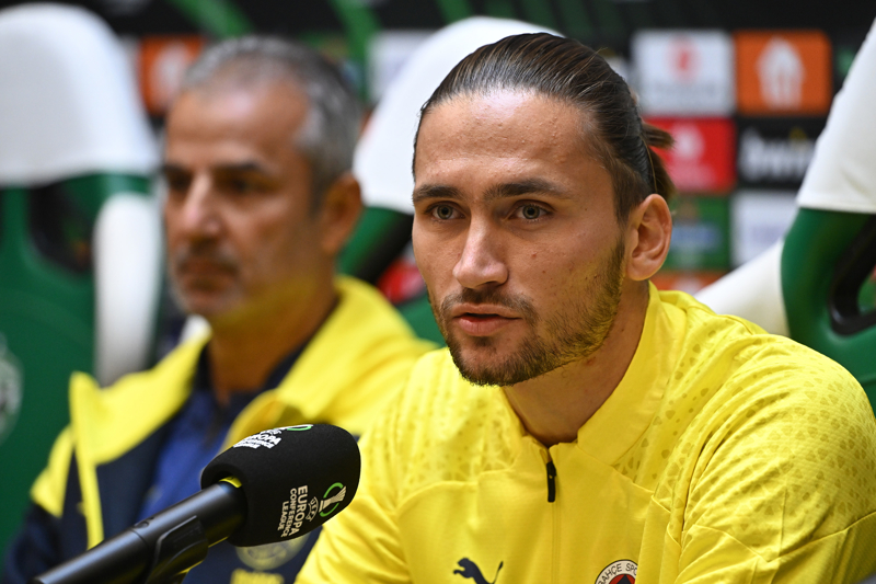 <p> Fenerbahe, istenilen dzeyde bir teklif gelmesi halinde Crespo ile yollarn ayracak.</p>