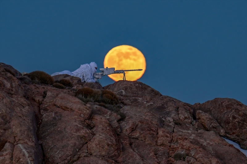 <p>Trkiye-ran snrnda grevli 'hudut kartallar' yeni yla elleri tetikte gzleri snr hattnda girdi.</p>