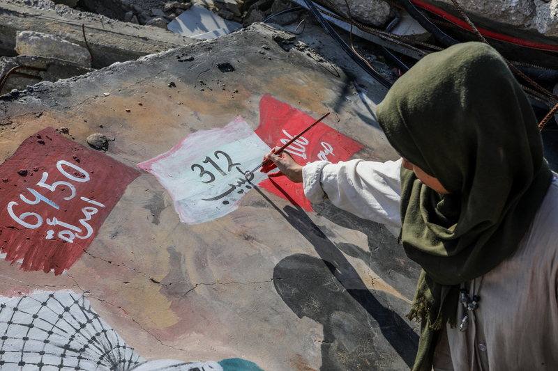 <p>Hamas'ın silahlı kanadı İzzeddin el-Kassam Tugayları, 'Filistinlilere ve başta Mescid-i Aksa olmak üzere kutsal değerlere yönelik sürekli ihlallere karşılık verme' gerekçesiyle İsrail'e 7 Ekim'de kapsamlı saldırı düzenledi.</p>