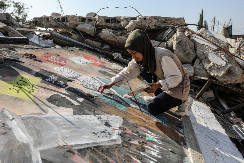 <p>İşgal altındaki Batı Şeria ve Kudüs'te de İsrail güçleri ve yasa dışı Yahudi yerleşimcilerin saldırılarında 319 Filistinli hayatını kaybetti.</p>