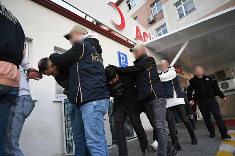 <p>Söz konusu faaliyetlerin 'uluslararası casusluk' kapsamında olabileceğinin değerlendirilmesi üzerine 46 şüphelinin yakalanmasına yönelik harekete geçen emniyet güçleri, 2 Ocak'ta İstanbul'da 15 ilçe ile Ankara, Kocaeli, Hatay, Mersin, İzmir, Van ve Diyarbakır'da belirlenen 57 adrese düzenlenen eş zamanlı operasyonda 34 şüpheliyi yakalamıştı.</p>