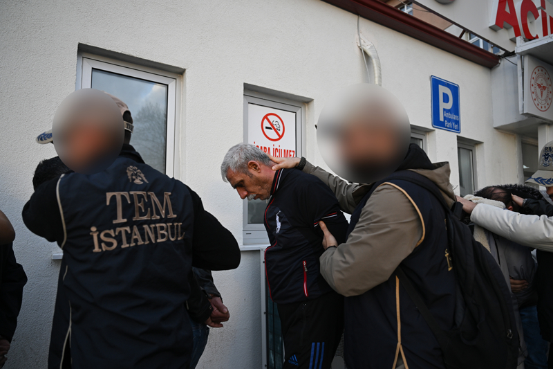 <p>Söz konusu faaliyetlerin 'uluslararası casusluk' kapsamında olabileceğinin değerlendirilmesi üzerine 46 şüphelinin yakalanmasına yönelik harekete geçen emniyet güçleri, 2 Ocak'ta İstanbul'da 15 ilçe ile Ankara, Kocaeli, Hatay, Mersin, İzmir, Van ve Diyarbakır'da belirlenen 57 adrese düzenlenen eş zamanlı operasyonda 34 şüpheliyi yakalamıştı.</p>