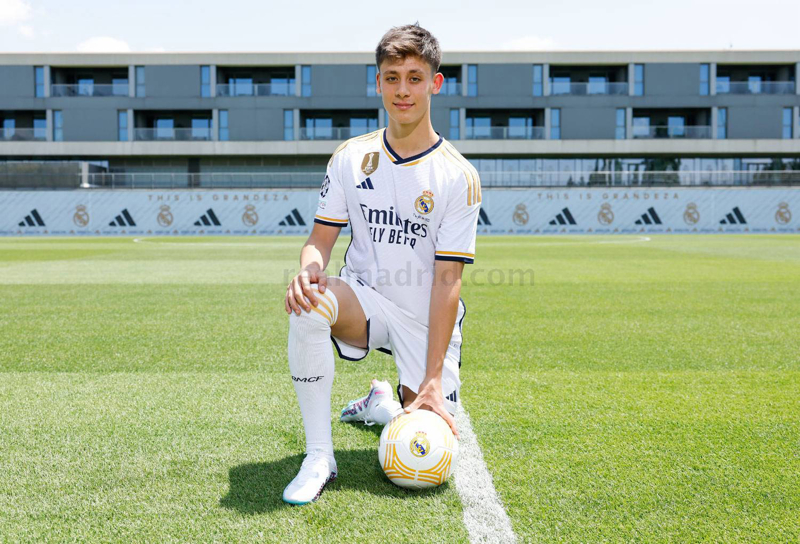 <p><b>İŞTE PEREZ'İN SÖZLERİ </b></p><p>Real Madrid Başkanı Florentino Perez: 'Bilenler bana bu çocuğun bir dahi olduğunu söylüyor. Sakatlıklardan dolayı yazık oldu. Çünkü o çok iyi...'</p>