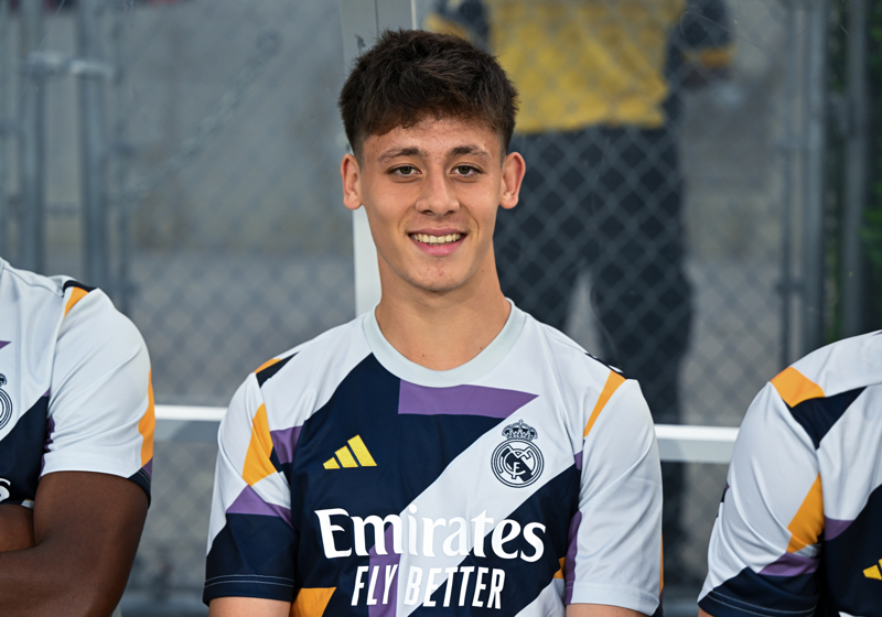 <p><b>SPORT: Arda nihayet yeteneklerini gösterebildi </b></p><p>'Türk oyuncu, yarım yıllık sakatlık çilesinin ardından ilk kez sahaya çıktı. Real Madrid maçı kazandı ve Arda nihayet yeteneklerini gösterebildi. 39 pasta % 90 pas başarısı sağladı. İki kez dripling yaptı ve girdiği yedi ikili mücadelenin üçünü kazandı. Arda Güler ilk yarım saatte olağanüstü bir performans sergiledi. Takımın en iyi oyuncusuydu.</p>