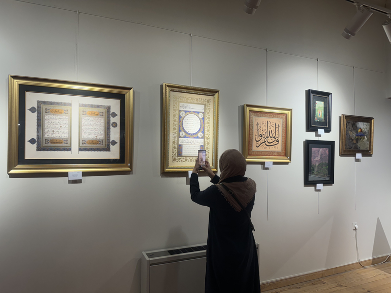 <p>'Bu azgınlığa, bu alçaklığa karşı sadece Filistinli, Gazzeli kardeşlerimiz değil, tüm dünyanın vicdan sahibi insanları olarak hep beraber topyekun karşı gelmeliyiz. Topyekun karşı gelmeliyiz ki bu azgın güruh, insanlıktan nasibini almamış işgalci Siyonist rejim, bütün dünyada yalnızlığa, yalnızlaştırılmaya mahkum olsun. İnsanlığın vicdanında zaten çoktan mahkum oldu ama umuyoruz ki adaletin var olduğuna inanan bizler, ilahi adaletten gayrı bu dünyada bu suçu ve bu cürmü işleyenler de en kısa sürede hak ettikleri cezayı alsınlar.'<br></p>