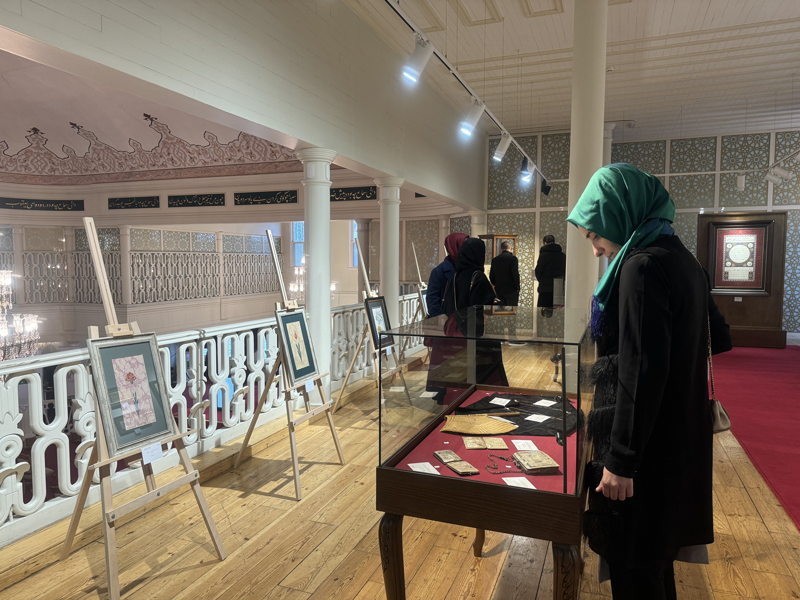 <p>İsrail'in Gazze'ye uyguladığı katliam ve soykırımın 90 gündür ilk günkü vahşiliğiyle devam ettiğini dile getiren Özden, şöyle konuştu:<br></p>