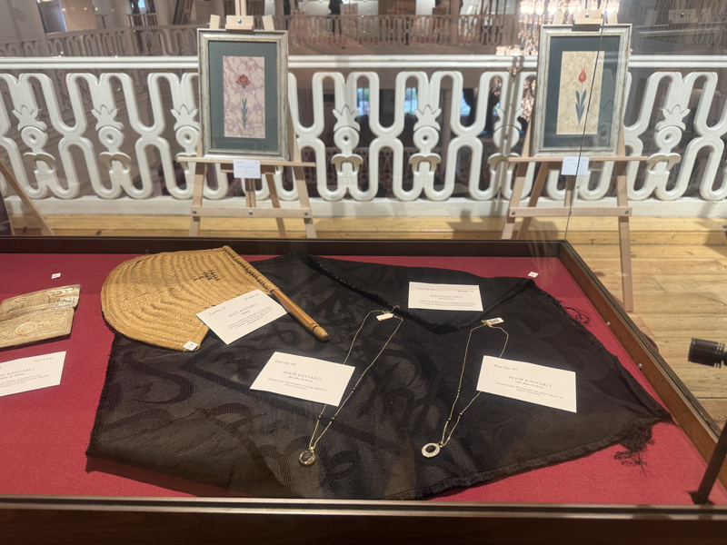 <p>Özden, müzayededen elde edilecek gelirin tamamının Gazze'nin öncelikle acil ihtiyaçları sonrasında da yeniden imar ve ihyası için kullanılacağını sözlerine ekledi.<br></p>