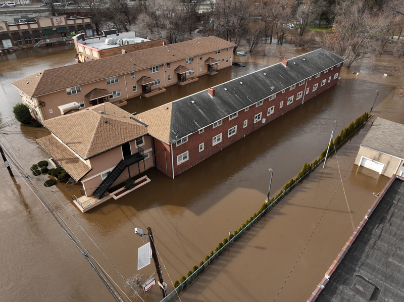 <p>�lkedeki u�u� trafi�ini takip eden FlightAware sitesine g�re, Newark Liberty Uluslararas� Havaliman�'nda 40 u�u� f�rt�na nedeniyle iptal edildi.</p>