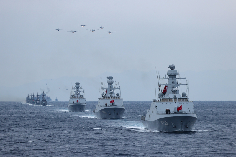 <p>Bölgede tespit edilen mayınlar etkisiz hale getirilirken, harekat kapsamında hedef adaya yönelik ilk giriş harekatı iki safha halinde icra edildi.</p>