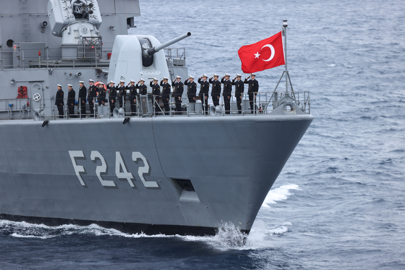 <p>Tatbikatta, liman çıkışından itibaren mayın karşı tedbirleri harekatı, amfibi harekat, denizaltı savunma harbi ve su üstü harbi ve temel deniz harekat nevilerini ve seyir gemicilik uygulamalarını kapsayan faaliyetler icra edildi.</p>