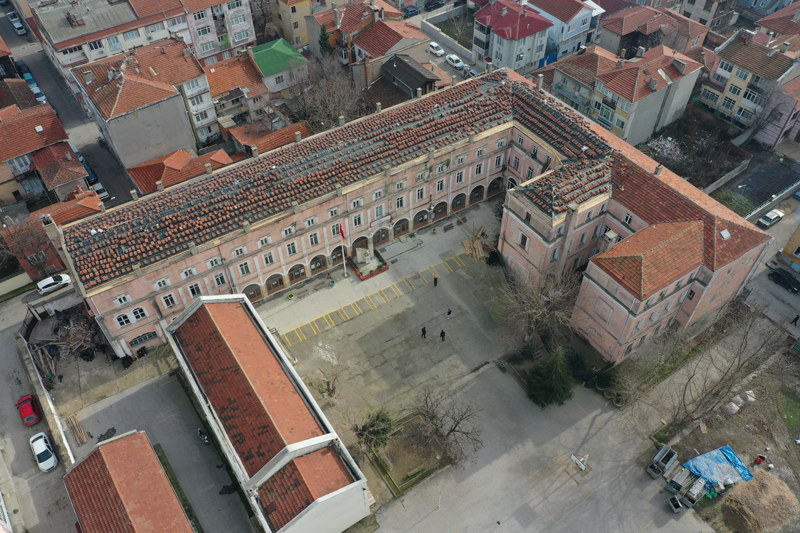 <p>Başlayan çalışmalar kapsamında iş güvenliği üst düzeyde tutularak eğitime ara verilmedi.</p>