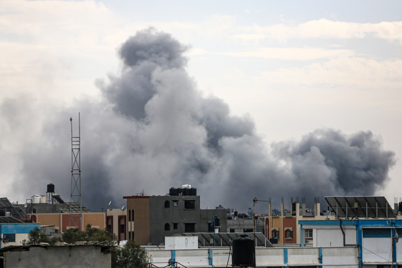 <p>Hamdan, 'galcinin (srail) ve ABD'lilerin konumalarnda, szde nc aamay sanki sivillere ynelik katliamlar ve hedef almalar duracakm gibi pazarlamaya almalar kamuoyunu aldatma ve yanltma giriimidir.' deerlendirmesinde bulundu.</p>