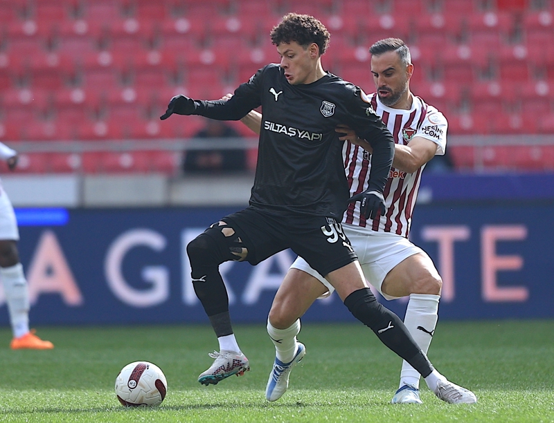 <p>Bu sezon Pendikspor ile 16 resmi maça çıkan 21 yaşındaki Erencan Yardımcı 6 kez ağları havalandırdı.</p>