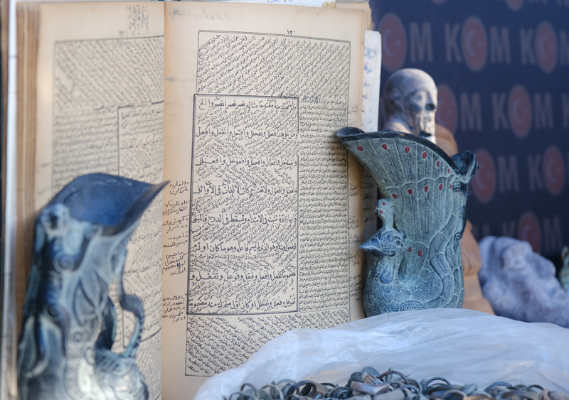 <p>Gözaltına alınan 2 şüphelinin emniyetteki işlemleri sürüyor.</p>