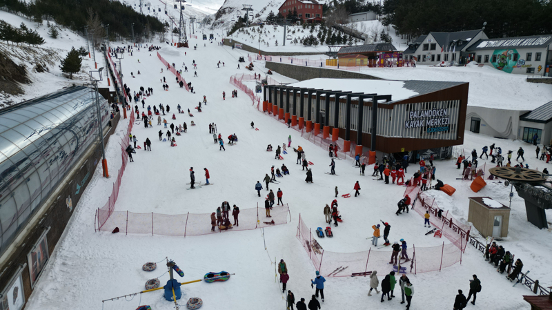 <p>Ceren Daşkın ise merkezde keyifli vakitler geçirdiğini söyledi.</p>