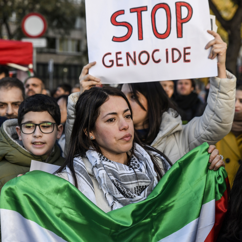 <p>İspanya'da Barselona şehri başta olmak üzere 70'den fazla şehirde Filistin'e destek yürüyüşleri düzenlendi.</p>