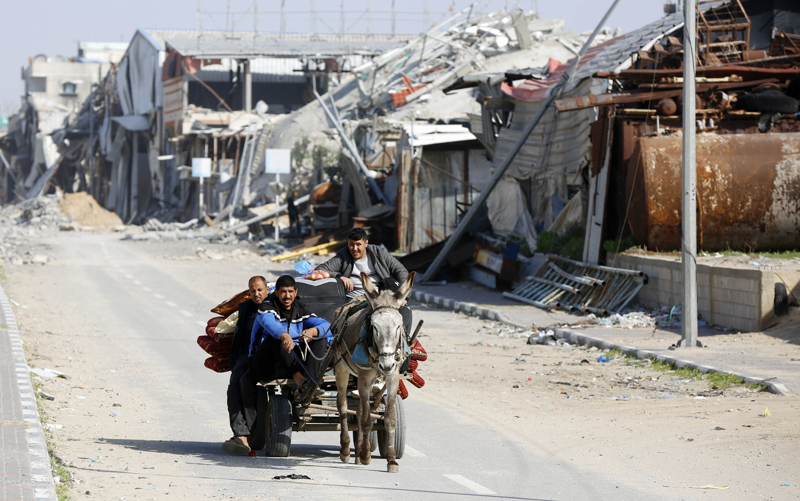 <p>Guterres, kış aylarında 2,3 milyon Filistinlinin, insanlık dışı ve sefil koşullarda sığınma, ısınma, temizlik malzemeleri, gıda ve su olmadan yaşam mücadelesi verdiğini kaydetti.</p>