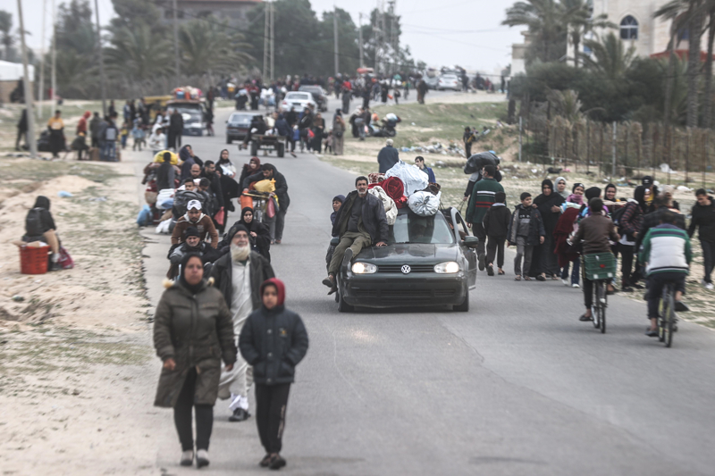 <p>Genel Sekreter Guterres, tüm korkunç koşullara rağmen mevcut durumda Gazze halkına etkili bir şekilde insani yardım sağlanamadığının altını çizerek, Gazze halkının sadece yardımla hayatını sürdürme ihtimalinin bulunmadığını, ticari ürünlerin tekrar bölgeye gönderilmesi gerektiğini ifade etti.</p>
