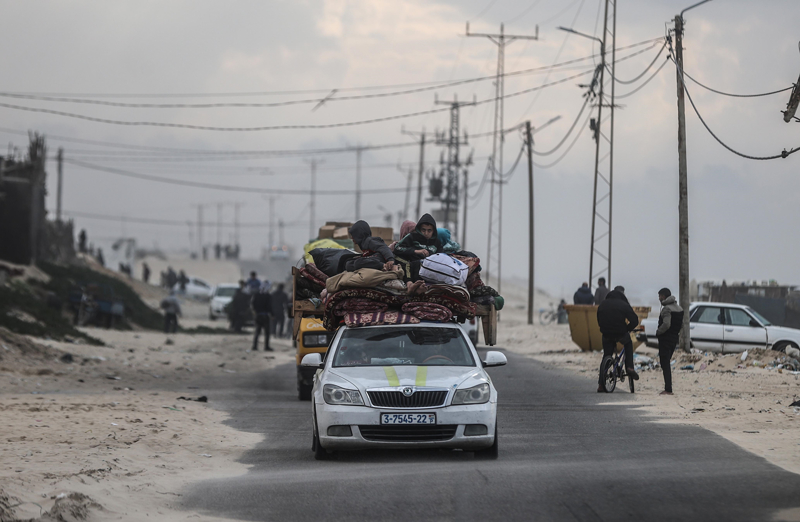 <p>Guterres, sağlık sistemi çökerken hastalıkların yaygınlaştığına dikkati çekerek, 'Gazze halkı sadece bombalamalar yüzünden değil, aynı zamanda hepatit A, dizanteri ve kolera gibi bulaşıcı hastalıklardan ölme riskiyle karşı karşıya.' uyarısında bulundu.</p>