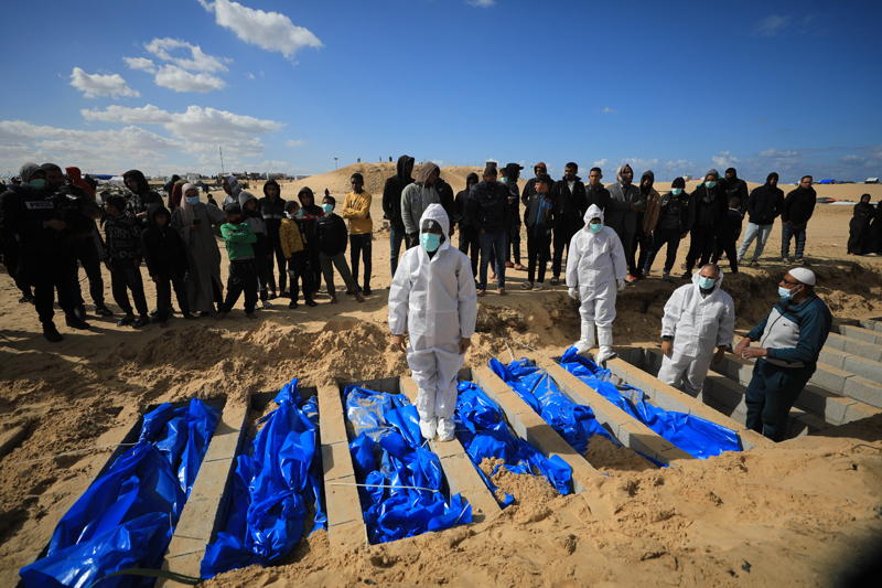 <p>Gazze'deki hükümet, daha önce yaptığı açıklamada İsrail'i, Filistinlilere ait naaşları kaçırmak ve hayati organlarını çalmakla suçlayarak, konuyla ilgili bağımsız uluslararası soruşturma komitesi kurulması talebinde bulunmuştu.</p>