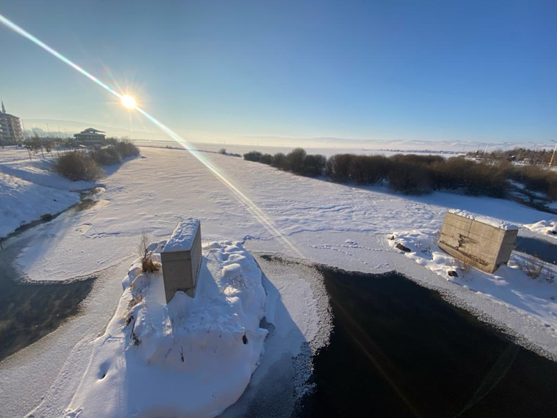 <p>Talay ilesinde de dereler buzla kapland.</p>